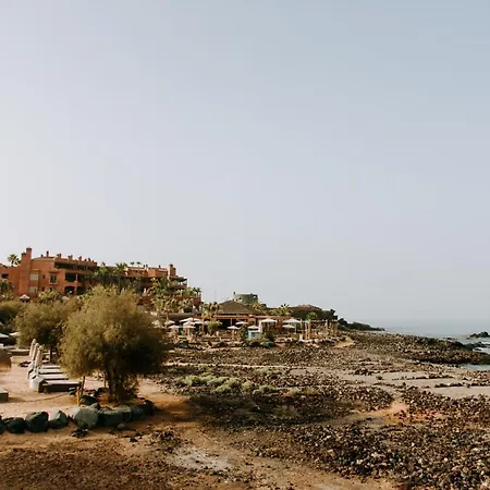 Acogedor Adosado Con Piscina