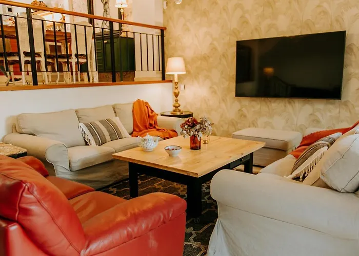 Acogedor Adosado Con Piscina 度假居 *