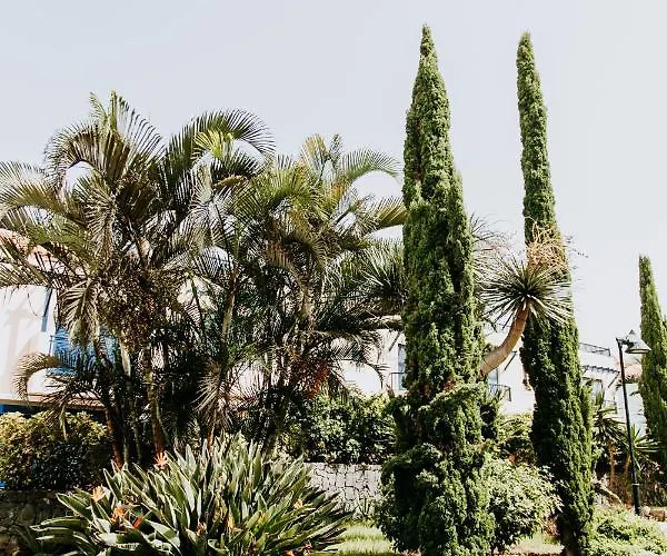 Acogedor Adosado Con Piscina 度假居 *