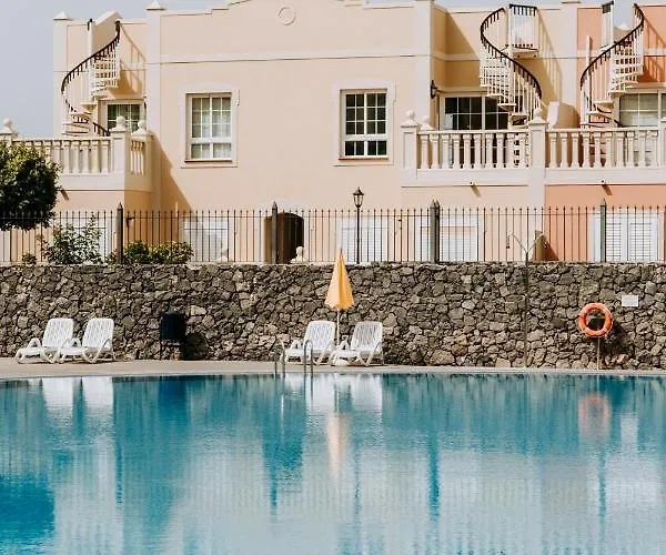 度假居 Acogedor Adosado Con Piscina